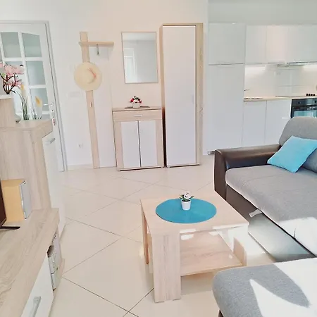 Enelani Гостевой дом 3*