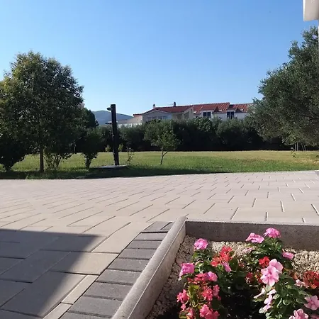 Enelani ゲストハウス