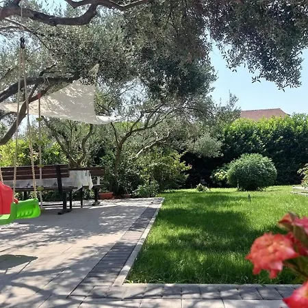 ゲストハウス Enelani 3*