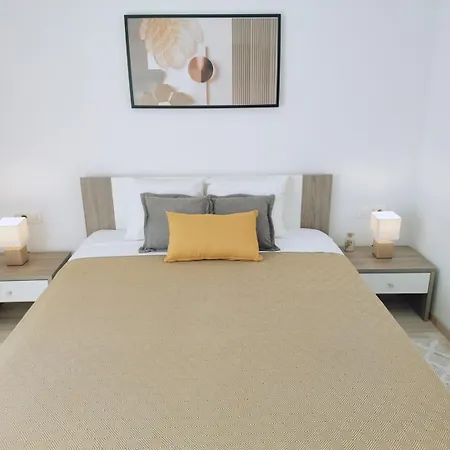Enelani Apartments 3* Kastela