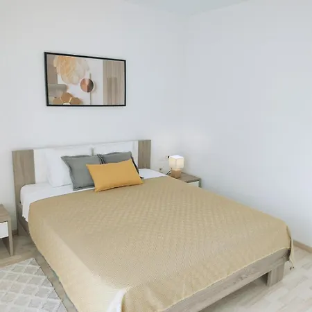 Guest house Enelani Apartments