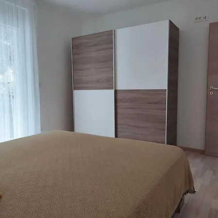 ゲストハウス Enelani 3*