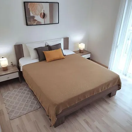 Enelani Apartments 3*