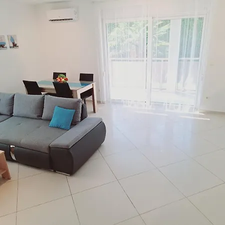 Enelani ゲストハウス 3*