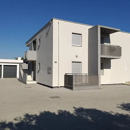 Enelani Apartments Guest house 3*