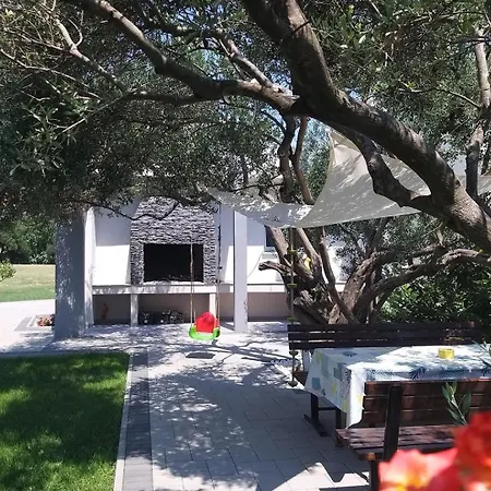 ゲストハウス Enelani 3*