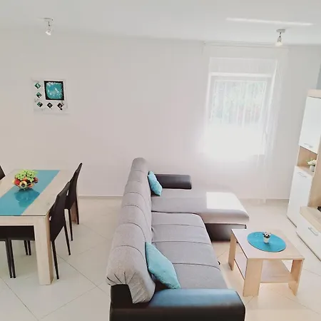 Enelani Apartments 3* Kastela