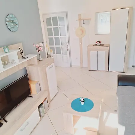 Enelani ゲストハウス