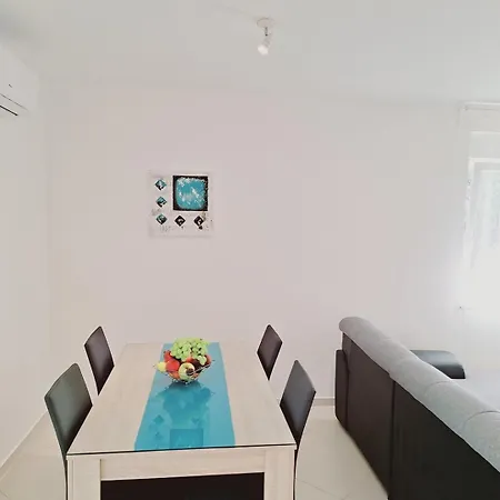 Enelani ゲストハウス Kaštela