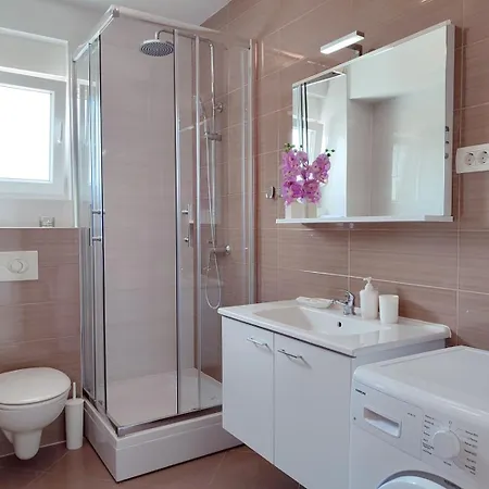 ゲストハウス Enelani